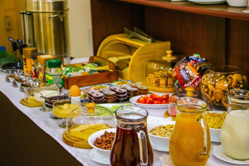 בישקק Tourasia Hotel מראה חיצוני תמונה