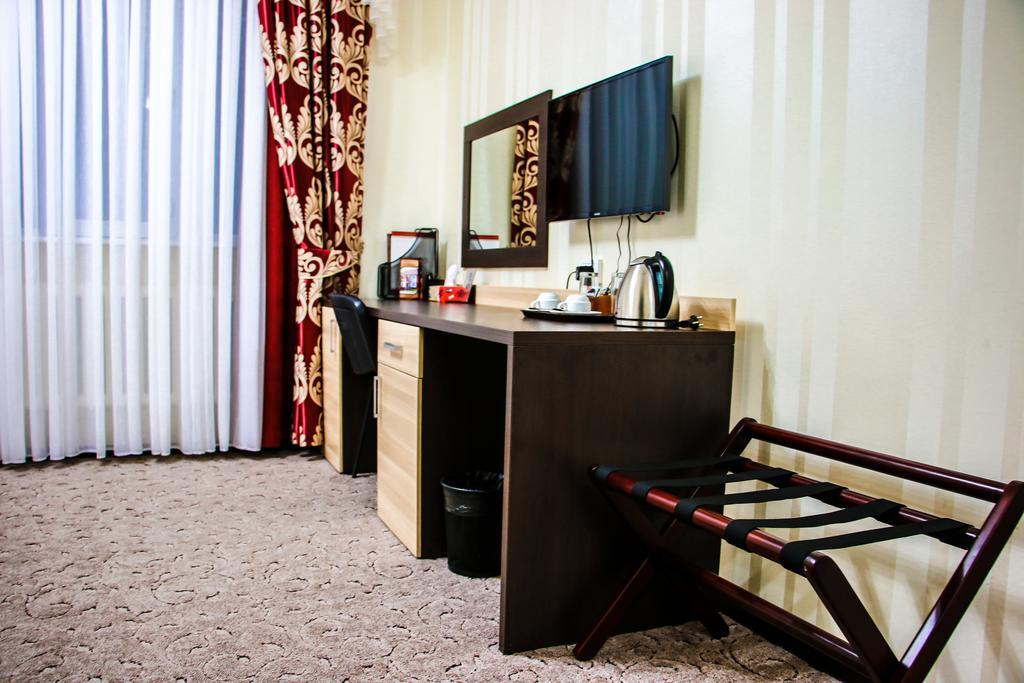 בישקק Tourasia Hotel חדר תמונה