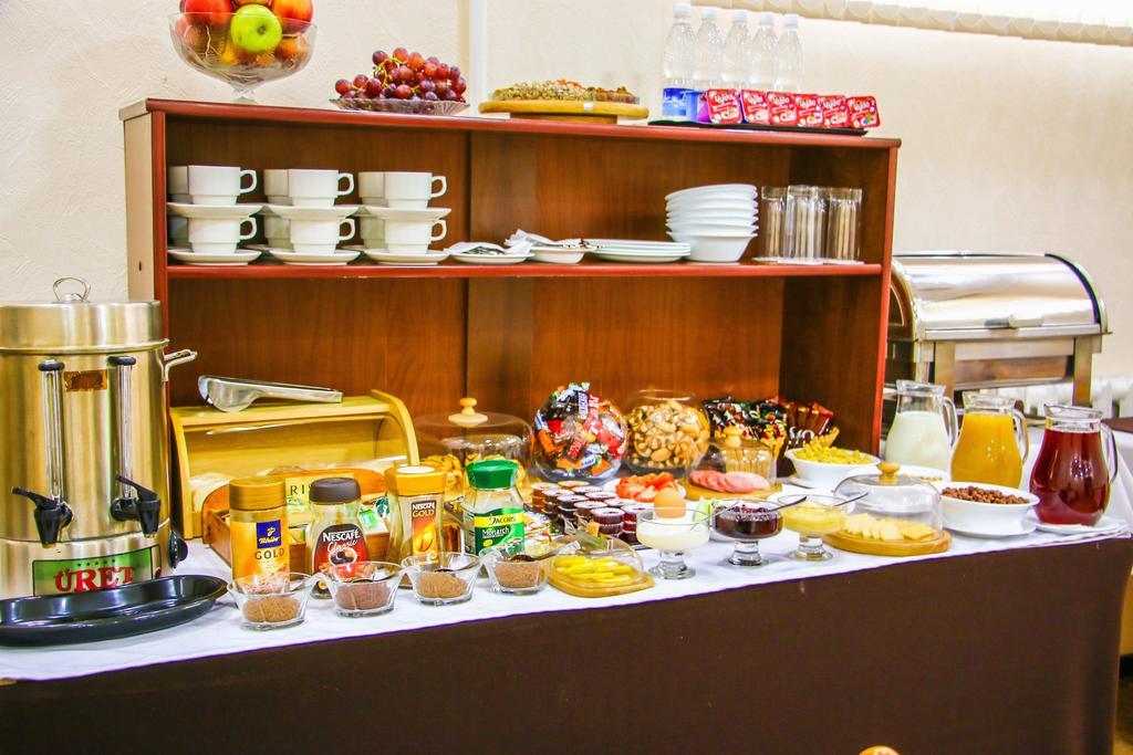 בישקק Tourasia Hotel מראה חיצוני תמונה