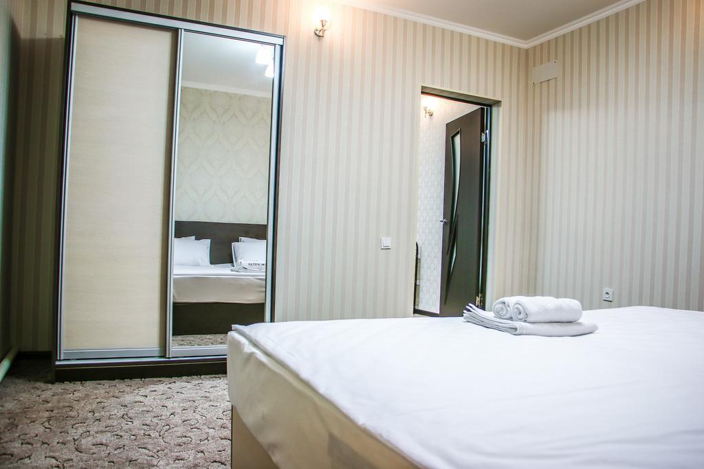 בישקק Tourasia Hotel חדר תמונה