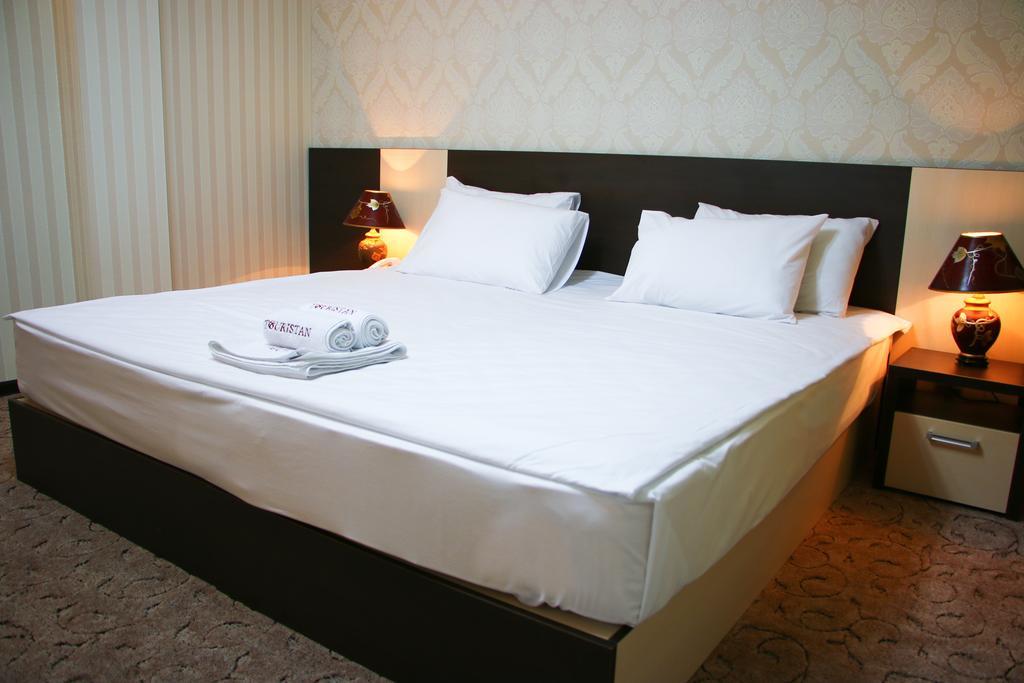 בישקק Tourasia Hotel חדר תמונה