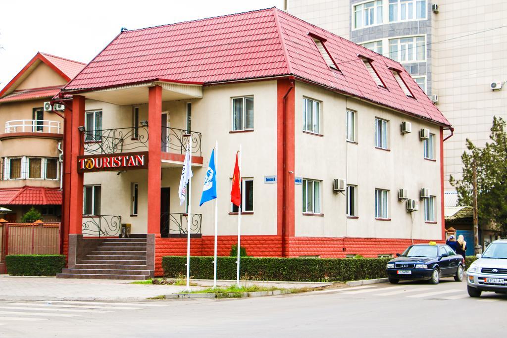 בישקק Tourasia Hotel מראה חיצוני תמונה