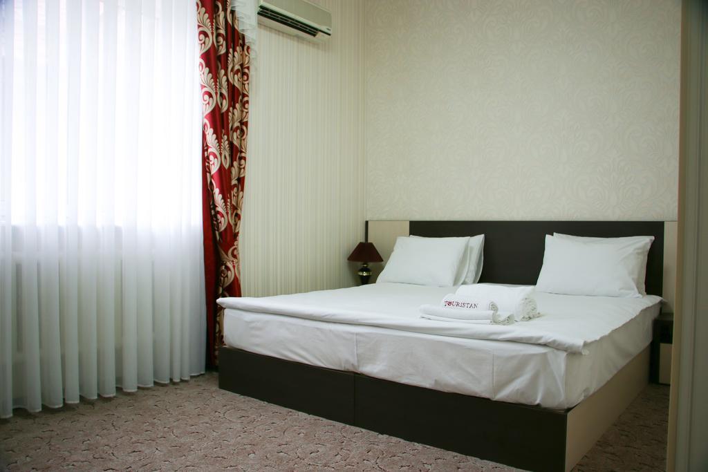 בישקק Tourasia Hotel חדר תמונה