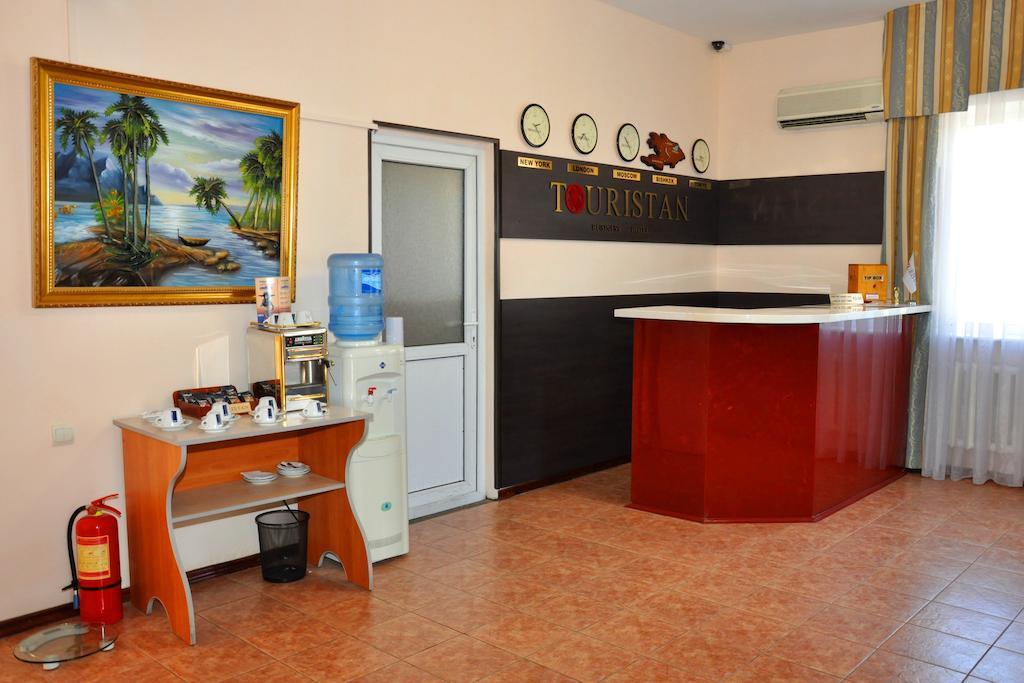 בישקק Tourasia Hotel מראה חיצוני תמונה