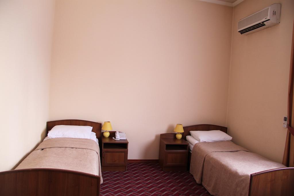 בישקק Tourasia Hotel חדר תמונה