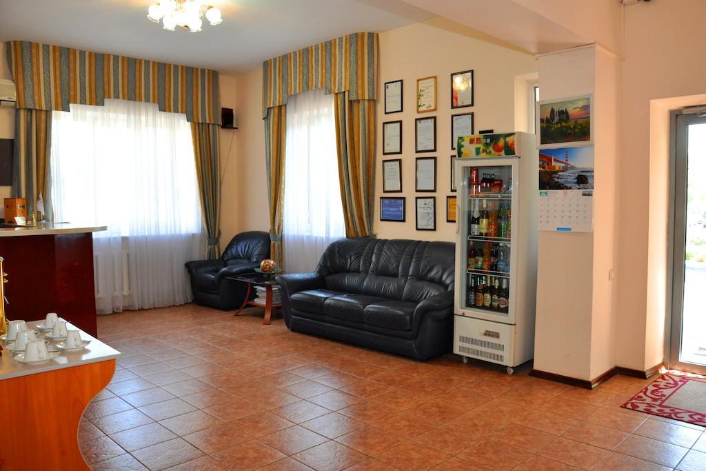 בישקק Tourasia Hotel מראה חיצוני תמונה