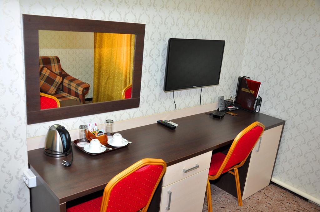 בישקק Tourasia Hotel מראה חיצוני תמונה