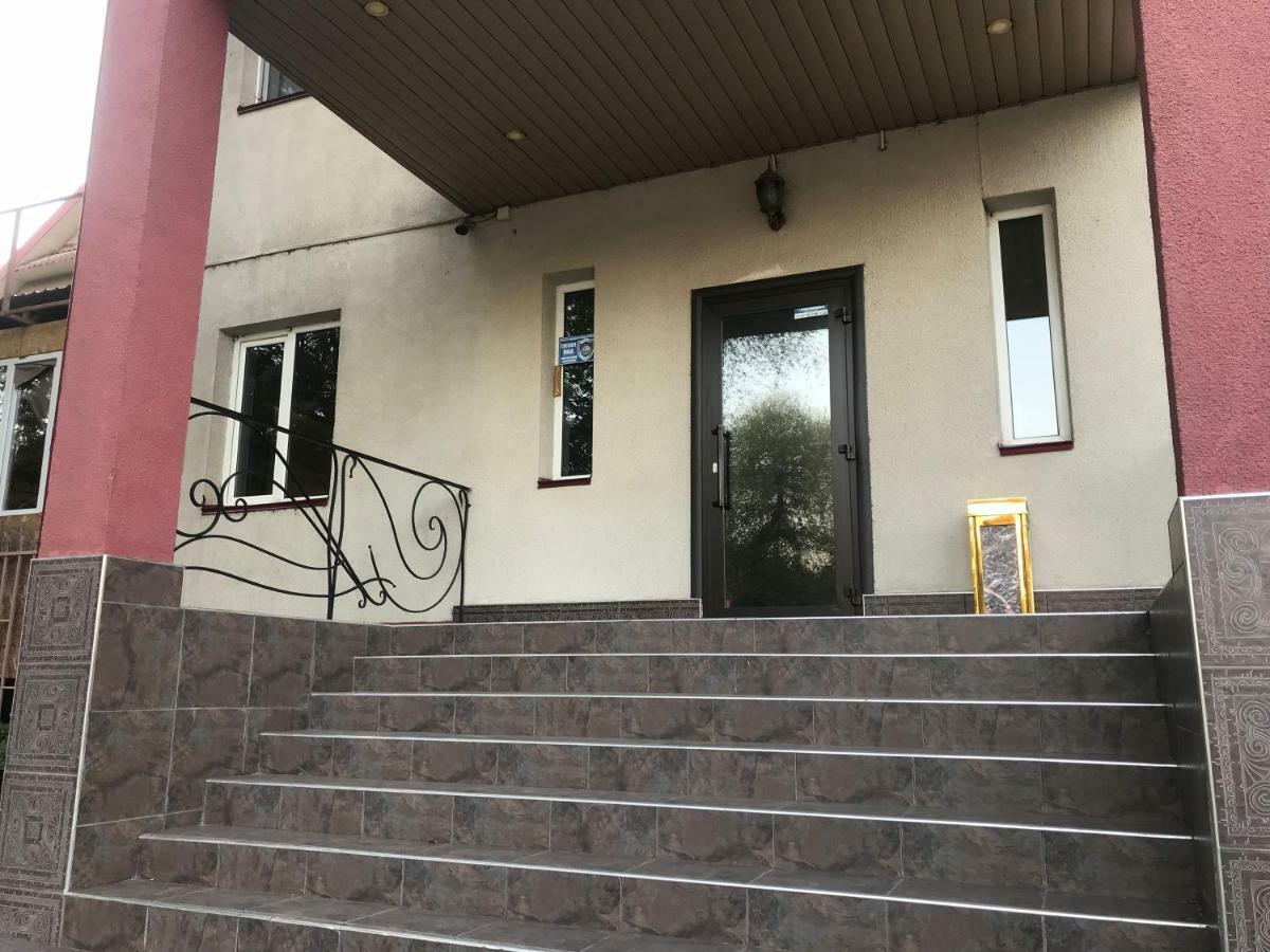 בישקק Tourasia Hotel מראה חיצוני תמונה